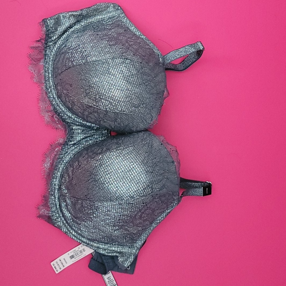 Victoria Secret 36DDD Angel NWT never worn sexy just a lil big
